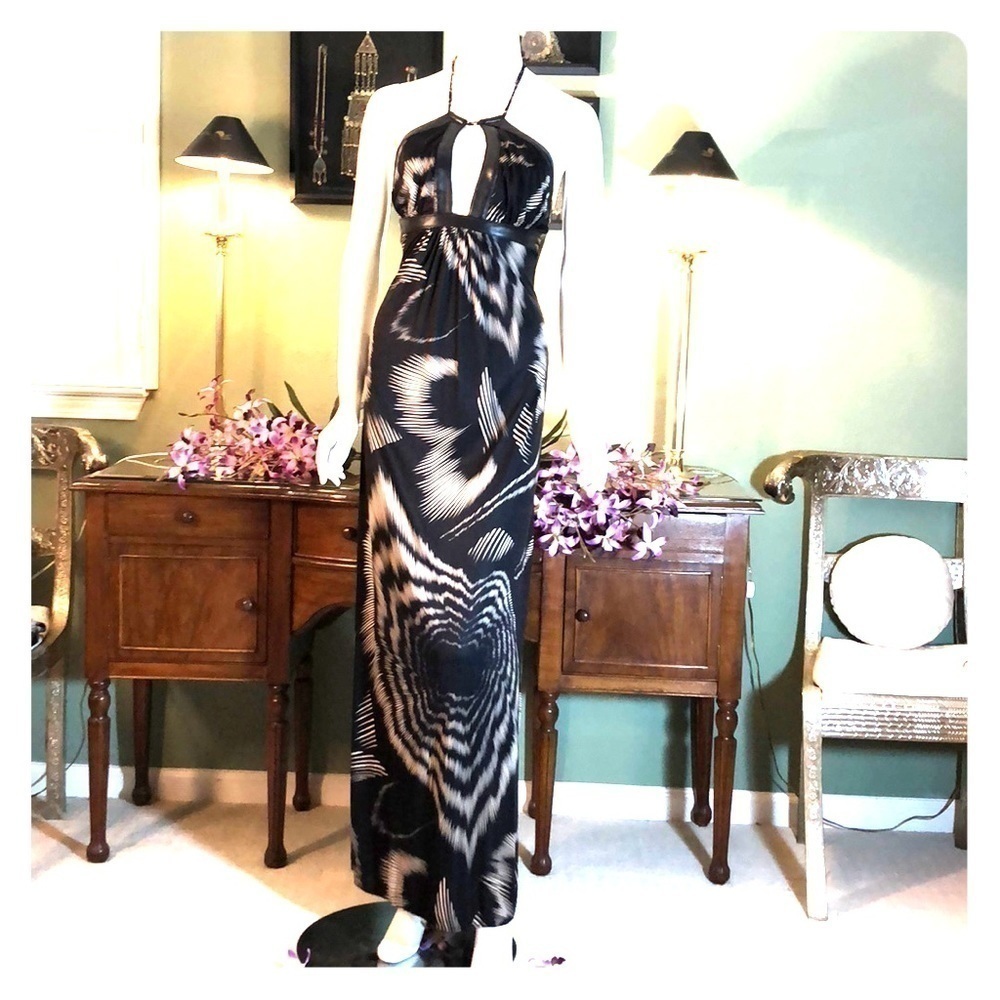 𝅺 BNWT - Sky halter maxi leather details on neck.